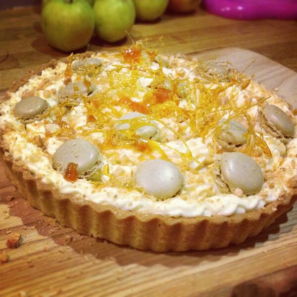 We don't just do cakes, how about some fancy tarts (here's a seasonal apple toffee creation) #weddinghour