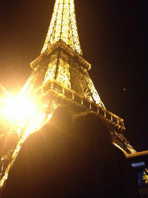 DelailaAmega's tweet photo. Vandaag een wedstrijd tegen de Franse HA gespeeld en naar de eiffeltoren geweest! http://t.co/9syLGTWaTV