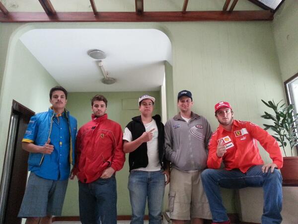 martinetar's tweet photo. Asi arranca el #MiercolesDeFierrero @tapon92 @sebahernando @JavierPee  @glandulaa http://t.co/UDcHiJtdY2