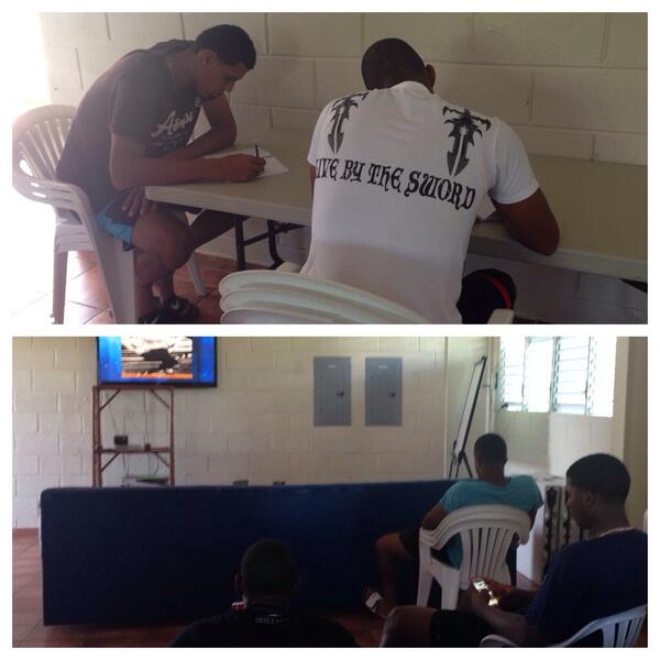 FanDuelSN_NOR's tweet image. 2:00 PM: After a big lunch, players rest and prepare for English class in the afternoon. #SpringBaseball