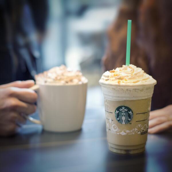 Starbucks's tweet photo. Everyone <3's a little joy. From 2-5pm, buy any holiday beverage &amp; get one free for a friend. 11/13-11/17. #sharejoy http://t.co/77vw47hClN