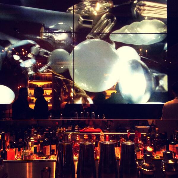 LeBristolParis's tweet image. #bardubristol #vernissage #isabellecornaro #cocktail #champagne #screen #movies till the 19 of January