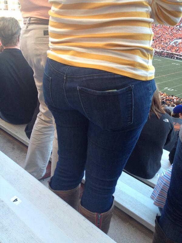 osuass's tweet photo. Another piece of submitted ass for y'all http://t.co/JR33WseD91
