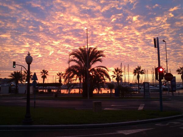 sileske's tweet photo. Amanecer en el puerto d Alicante
@tiempobrasero http://t.co/qIYzOhnWip