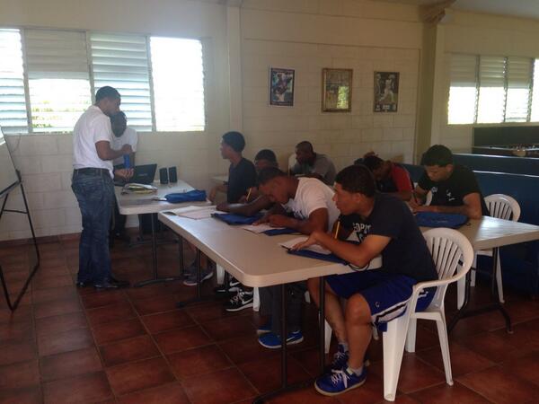 FanDuelSN_NOR's tweet image. 4:00 PM: Agenda for English class at @Twins academy ~ months &amp;amp; days of the year, and innings. #SpringBaseball.