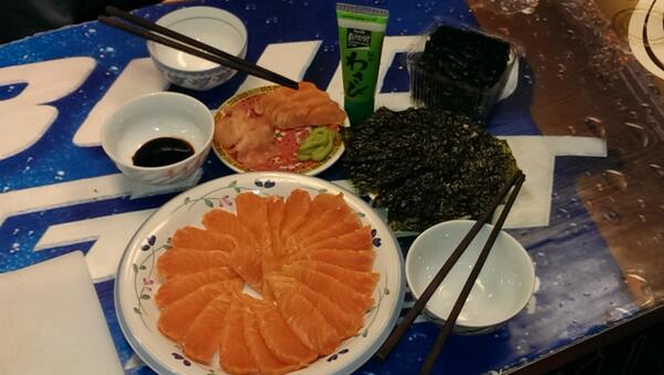 vntran773's tweet photo. My home made sushi http://t.co/wpUjWgeESd