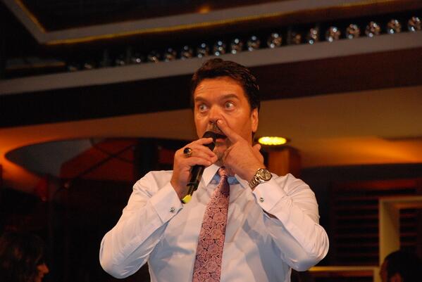 uskudargirisim's tweet photo. beyaz show'dan kareler. http://t.co/Nl7kKZcPXr