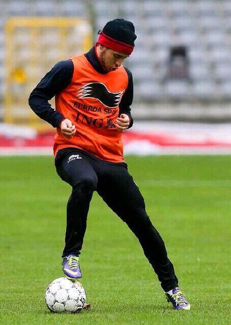 hazardeden10's tweet photo. Training with belgium... http://t.co/COQ2QSmn39