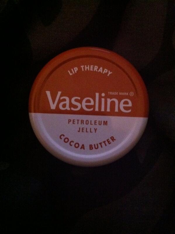 HeyJessiiee's tweet photo. This makes it feel like winter!! Love the smell mmm http://t.co/DlpaxKST7D