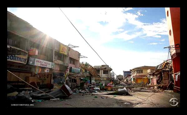 newcitymag's tweet photo. Good Samaritans Rushed Emergency Aid After Typhoon in The Philippines.PLEASE DONATE!!! http://t.co/4w6is3QKtX http://t.co/jJHLPc46DO