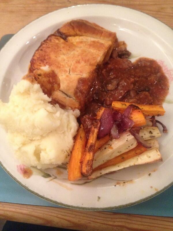 kimmeads's tweet photo. @jj5251 Best thing about being back at  the ranch is #dinnerwithdad #dadsfirsttweet http://t.co/kGu64G3Q1V