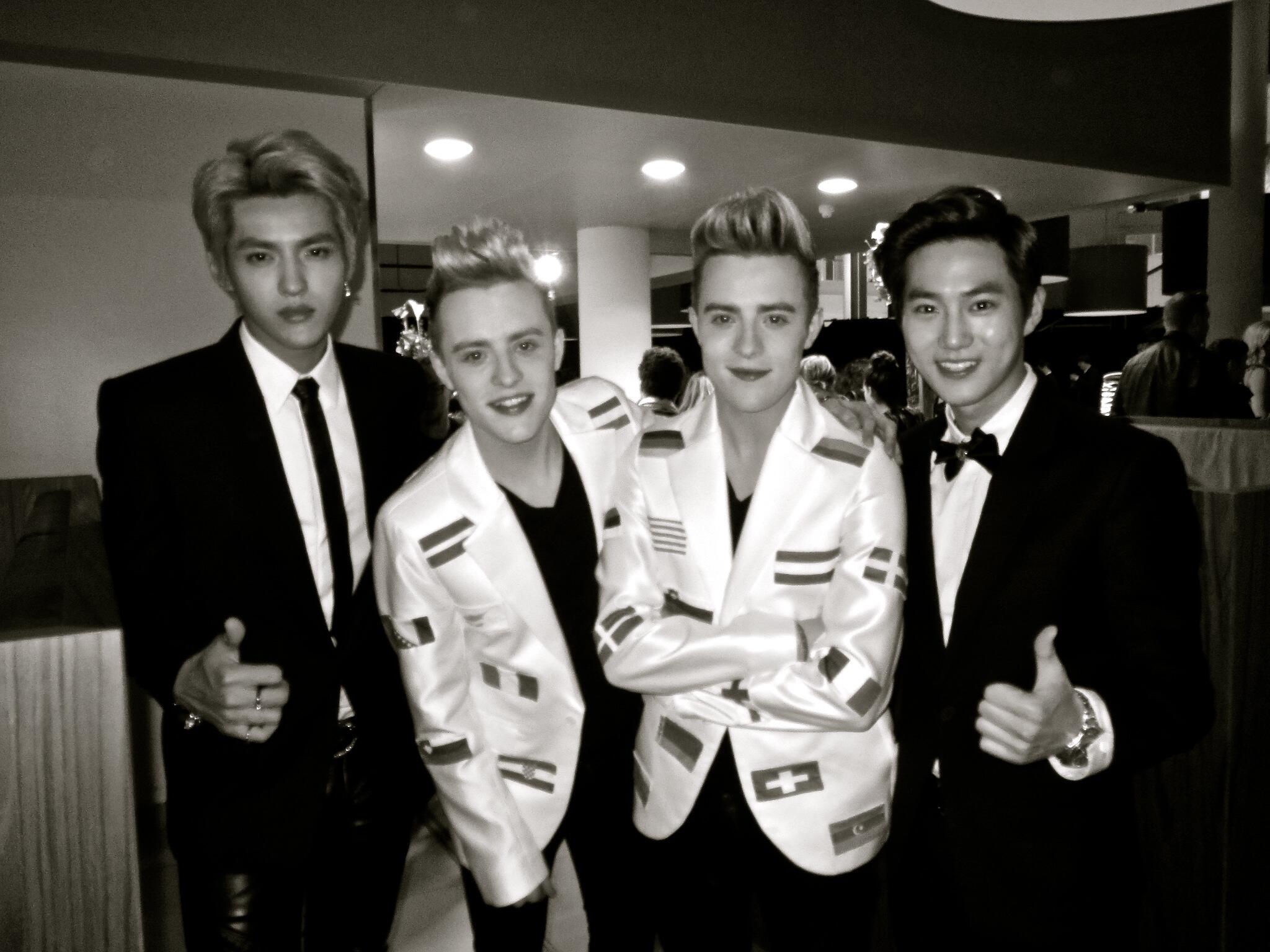 ترجمة|تحديث التوأم Jedward في التويتر..!! BY0E_swCEAAmMeA