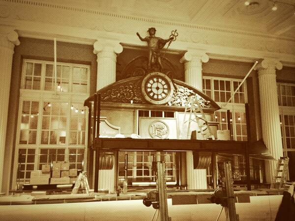 steamandrye's tweet photo. Well y'all! I'm very very excited about this photo!The clock is up;we have Grand Central Station well on its way! http://t.co/13XYL0w34i
