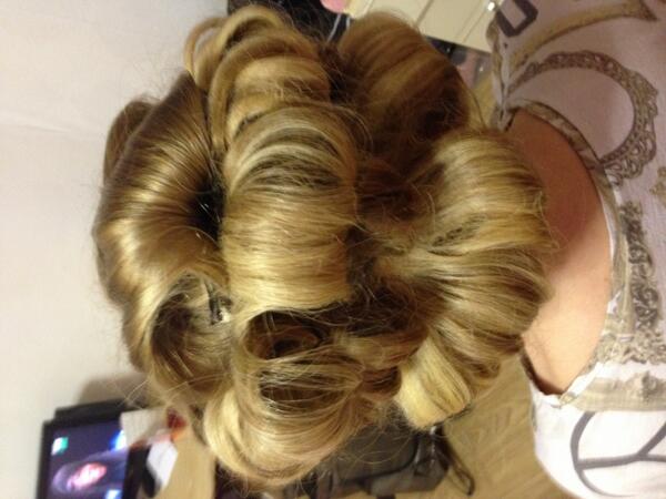 HawtLocks's tweet image. #PinCurls #Extensions #Blowdry