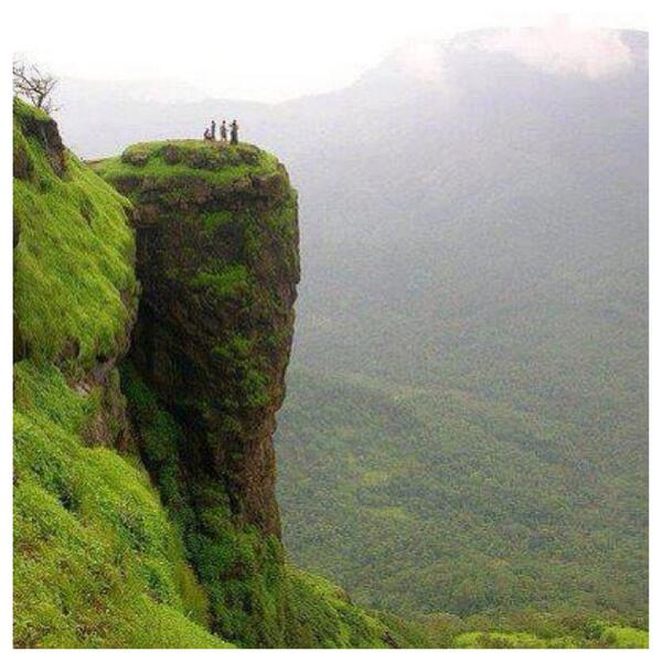 FAWAZALAJI's tweet image. مشهد خيالي من جبال عتمة في محافظة ذمار اليمنية

#سبحان_الله 
#صورة_من_بلد_عربي
#اعجبني