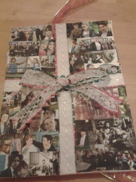 WRFanBook's tweet image. The #WaterlooRoadChristmasCard! (The ribbon sticking out is to tie the inside pages together)