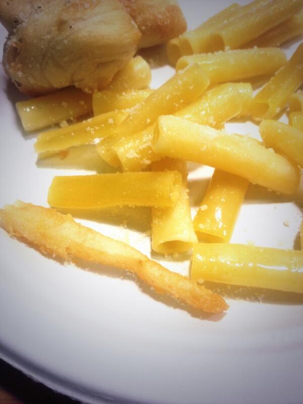 ssuulpizi's tweet image. My noodles are crisp, and my French fries are soggy, Just how I like it!🍝🍟🎉 #Yummy #accproblems @sunyadkproblems