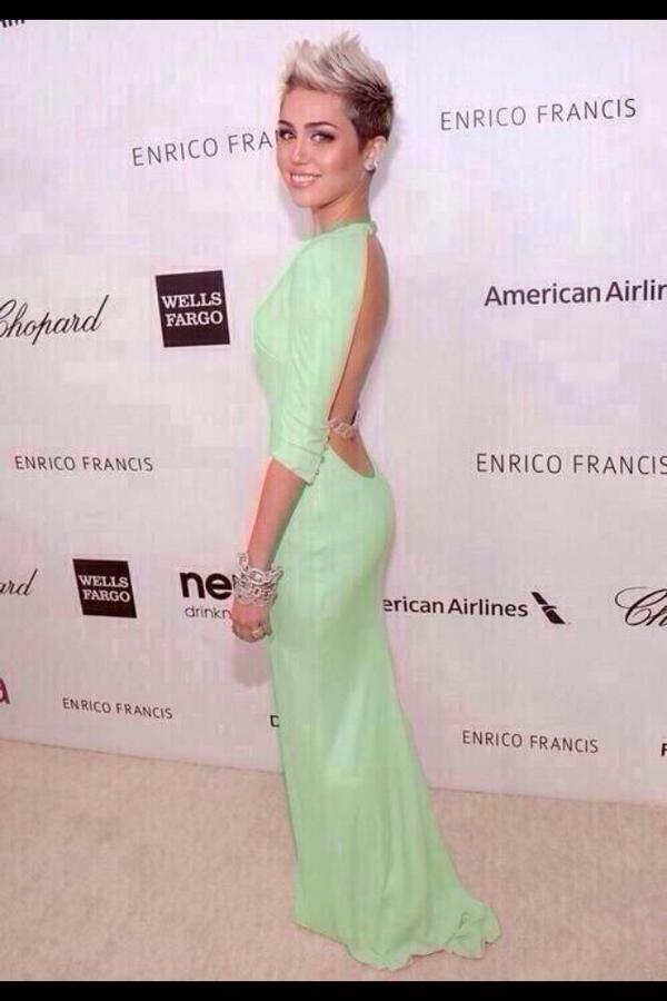 BrookHiggins's tweet image. Woman crush! #stunnning 😝