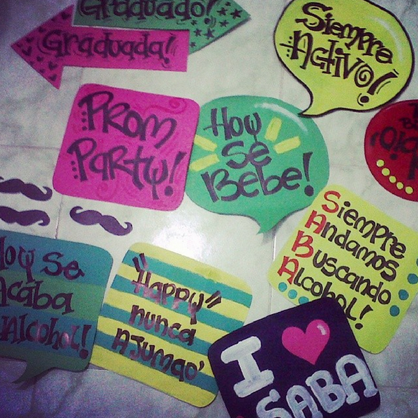 PromSaba06's tweet photo. Los props de nuestra #PromNight *-* By: @NicoletaDesigns http://t.co/rHiKpxpsFg