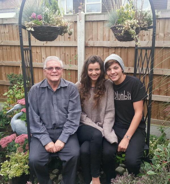Official1DMex's tweet photo. Elounor con el abuelo de Louis :) http://t.co/IwCnbuvvZN