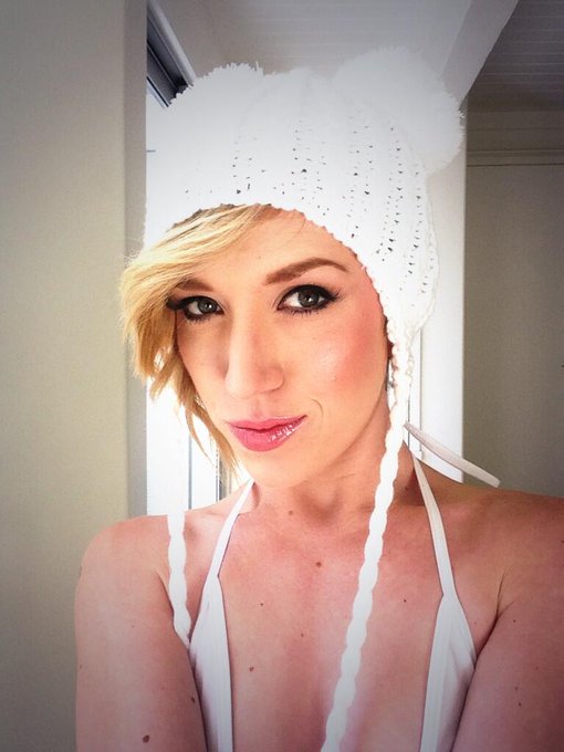 A pic from set earlier today 😊 http://t.co/OMM3lINTtt