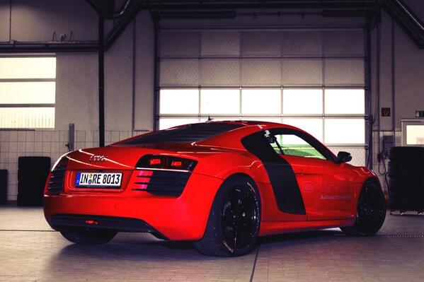 andresv_121's tweet photo. #ElAutoDeMisSueños Audi r8 http://t.co/ZRSrh77nop