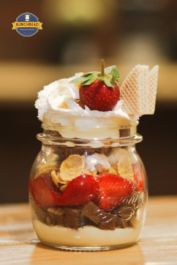 mahasiswamlg's tweet photo. #anyes @Bunchbead Fiveriant-Cake-Jar yang ketiga, Strawberry Shortcake. http://t.co/ebZzF3jjjq