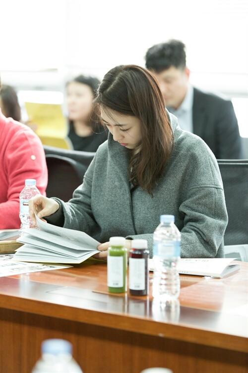 withMBC's tweet photo. 새 수목미니시리즈 #미스코리아 소식입니다! #파스타 연출한 권석장 PD, 서숙향 작가가 다시 뭉쳤네요~ 이선균,이연희,이미숙,이성민,송선미,이기우 출연!! 대본리딩현장→ http://t.co/34cgnI2bv2 http://t.co/7uRwuq4Hlg