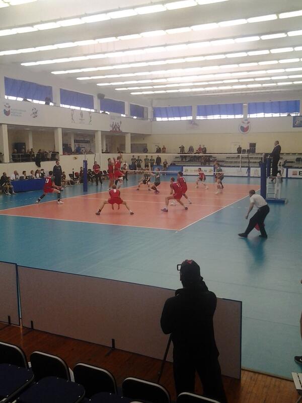 Daha_Pon's tweet photo. Приковыляла на волейбол. http://t.co/H9wdI0IPIb