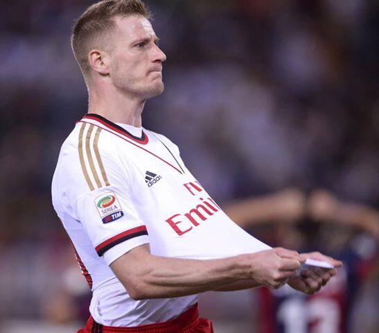 MilanistiOrId's tweet photo. Tanti auguri IGNAZIO ABATE !!! Saluti da Indonesia @_igna20_ #27AnniAbate http://t.co/Kw9ULudlMo