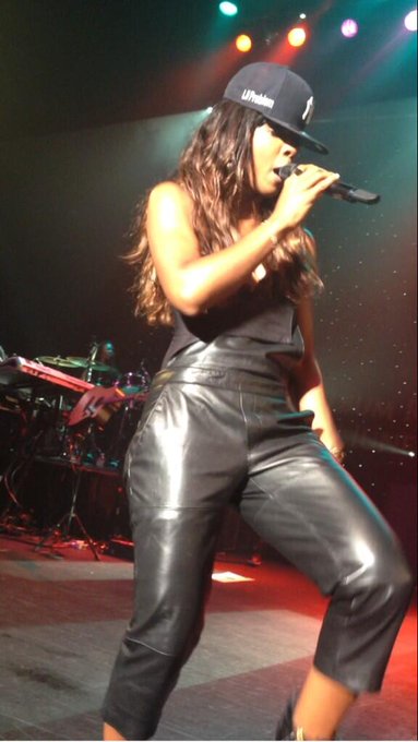 A day to remember when @KELLYROWLAND wore my fitted during her performance #respect http://t.co/Y4Z6<a class="tags" target="_blank" title="On Twitter" href="/?out=eyJ0eXAiOiJKV1QiLCJhbGciOiJIUzUxMiJ9.eyJpYXQiOjE3MjU3ODY4MTksImlzcyI6InR3cG9ybnN0YXJzLmNvbSIsIm5iZiI6MTcyNTc4NjgxOSwiZXhwIjoxNzU3MzIyODE5LCJyZWRpcmVjdF91cmwiOiJodHRwczovL3R3aXR0ZXIuY29tL0tFTExZUk9XTEFORCJ9.q5fwl_TAB4yLSTpV03SePk4NWkjbCBPmGMl3rdgfYJxHUFP0ldMJRMmro4UH_VoE9mTxaEic8F3qbODOcd8HCQ">@KELLYROWLAND</a><a href="/tag/respect"class="tags"><span>#respect</span></a>