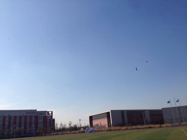 KingSlayer_Jam's tweet photo. Fantastic weather for soccer! Lez go! http://t.co/jOuyhdhwvr