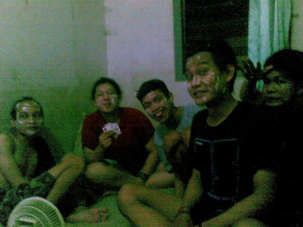 Hii kui ndak seng popo di wedaki wajahe "<a href="/saiiaTYAS/">♀ TiasTyasTeayazt ♀</a>: Kapan seperti itu lagi "<a href="/s_diar/">PAK D</a>: <a href="/DeuztTambunan/">Abay Firdaus☺</a> <a href="/kim_kimpul/">kimpul indehooy</a>  ""