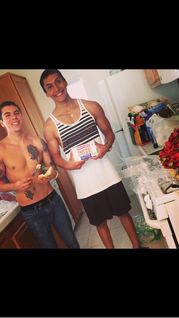 SievertAndrew's tweet image. I just felt like I had to put this picture up haha love this guy 😂 @leodanz16 #giraffeneck