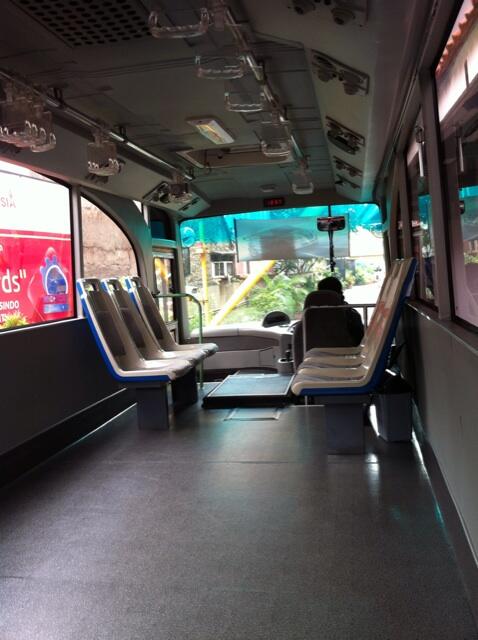 carvinherryant0's tweet photo. Nga maen game "hayo tebak ini siapa? " RT @kevinardY_: Memupuk rasa kebersamaan hanya berdua dengan pak supir.. http://t.co/xTvsJzv2JX