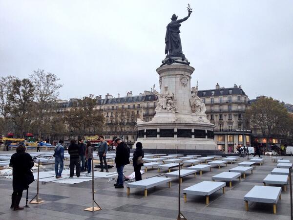 MSF_france's tweet photo. A #Paris aussi, nos équipes sont en pleine préparation sur la Place de la République #AVECMSF http://t.co/IDHkAjzqhe