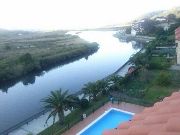 Itziar_Limpias's tweet photo. Las vistas desde nuestra casa. @alicia_limpias y @VictorPuente9 ya se han adjudicado su habitación. http://t.co/IPdqjS3JZQ