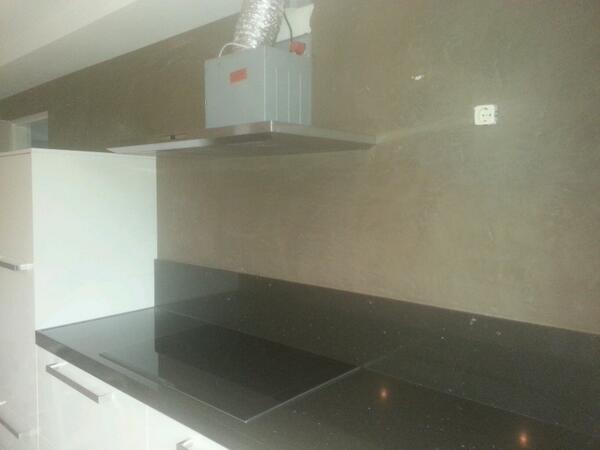 SytzedeVries's tweet photo. eindresultaat #beal keukenwand. Waterdichte afwerking voor badkamer, toilet, keuken(blad), meubels, vloeren, etc http://t.co/uJxamO1cD6