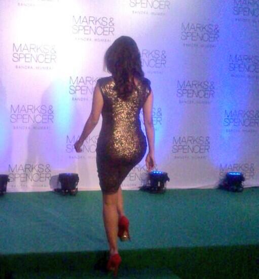 Sophie_Choudry's tweet image. 'Belfies' (not Selfies) r SO in but I didn't take this pic so what do we call it..a 'tooh-fie'?! Ahaha! #tooh