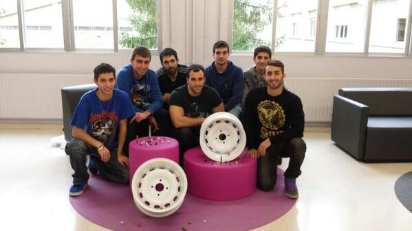 VRCaps's tweet photo. Ya tenemos foto de empresa! http://t.co/V8fDWTwCQv