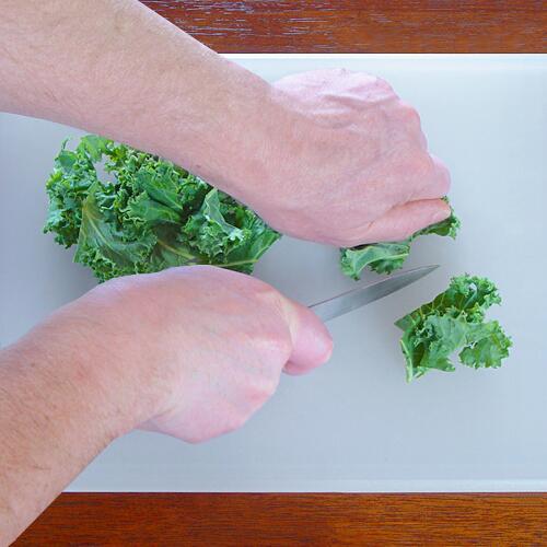 kalechipscom's tweet image. Making Kale Chips