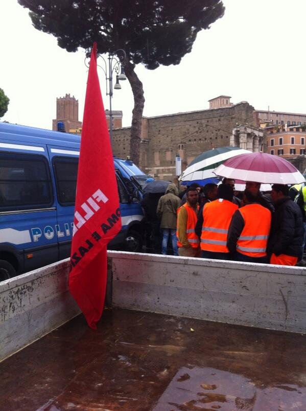 FilleaCgilLazio's tweet photo. Piove...governo ladro! http://t.co/3sZMaiVvhz