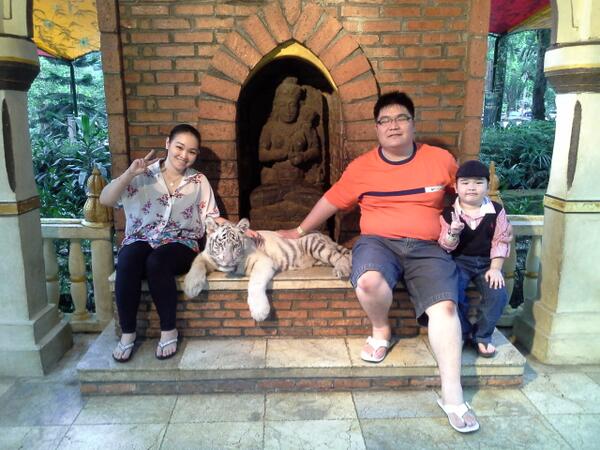 Febri_Fang's tweet photo. @parentingINA asyiknya liburan ke Taman Safari, Puncak Cisarua http://t.co/FSw4gY3gMZ
