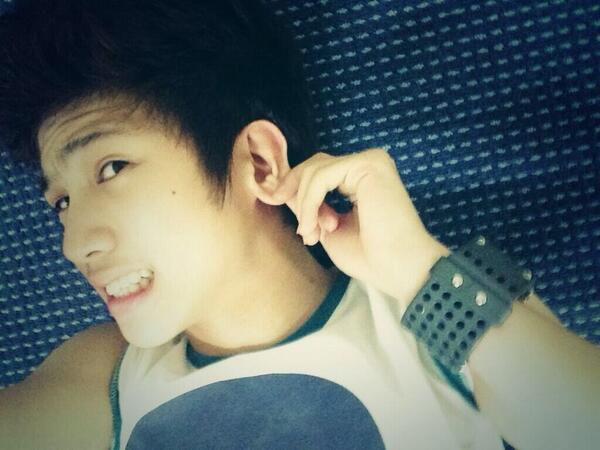 CuteKylecute's tweet photo. I can't hear you! :D http://t.co/2KoXa0p2r3