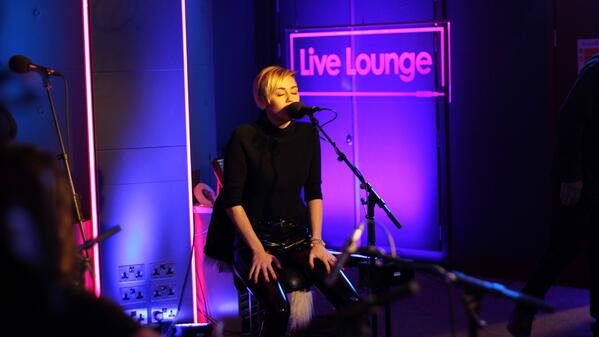 BBCR1's tweet photo. Head to http://t.co/cvur7CQm85 to watch @MileyCyrus in the #R1LiveLounge RIGHT NOW http://t.co/5MZFuKMNcz
