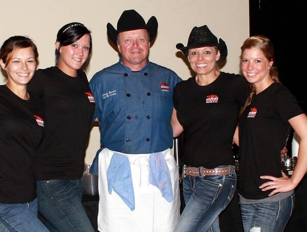 culinary_cowboy's tweet photo. madCAPP  Culinary Cowgirl volunteer group, Thank you girl for donating your time for a great cause http://t.co/fokuM19TQX