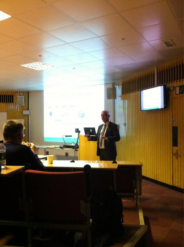 StraumannHayley's tweet image. Jeremy Foster lecturing at Birmingham Dental Hospital!! 
#straumannuk 
straumanncadcam