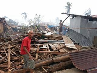LensLeague's tweet photo. Haiyan image of destruction in Capiz PH. Please RT to raise awareness. People are staving and require aid #HelpCapiz http://t.co/h7PU24uKYJ