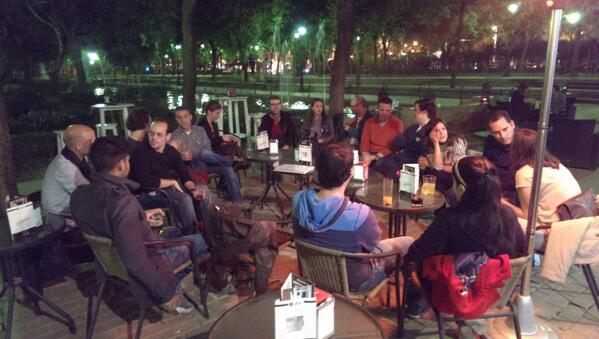 SevillaMeetup's tweet image. Otra noche buenísima de intercambio en Epheta mas que 20 personas practicaron ingles y español bit.ly/1eHwvw9