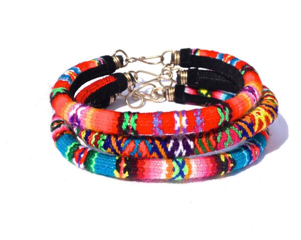 ByMoise's tweet photo. De populaire Peru armbandjes staan deze week voor een nóg fijner prijsje in de webshop!! http://t.co/yhYLYa9J52 http://t.co/8NNMca84LL